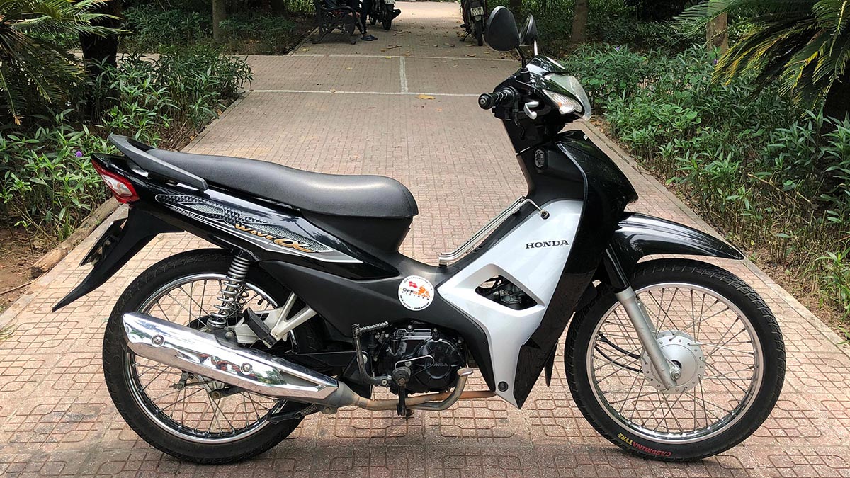 Rent Semi-Automatic Moped Scooters In Hanoi. Honda Wave Alpha 110cc.