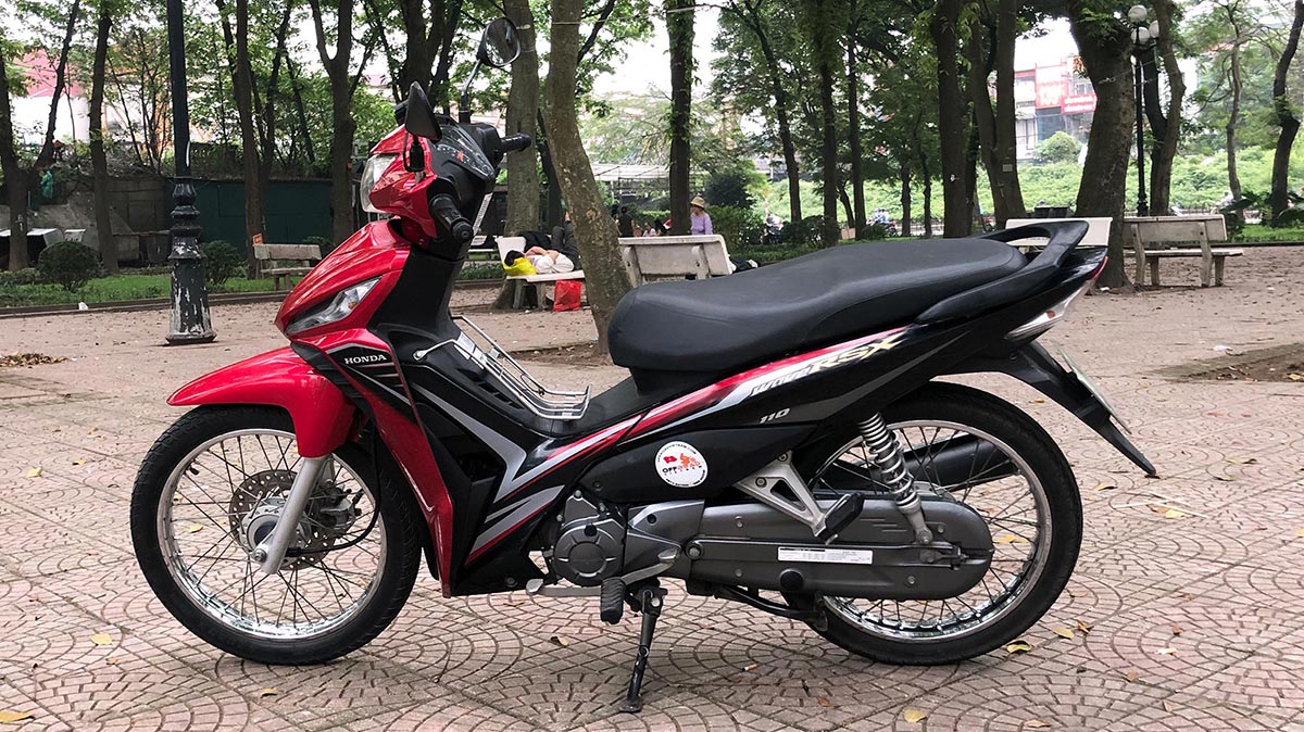 Offroad Vietnam Scooter Rental - Honda Wave Series 110cc In Hanoi: Honda Wave RSX 110, 110cc. From left
