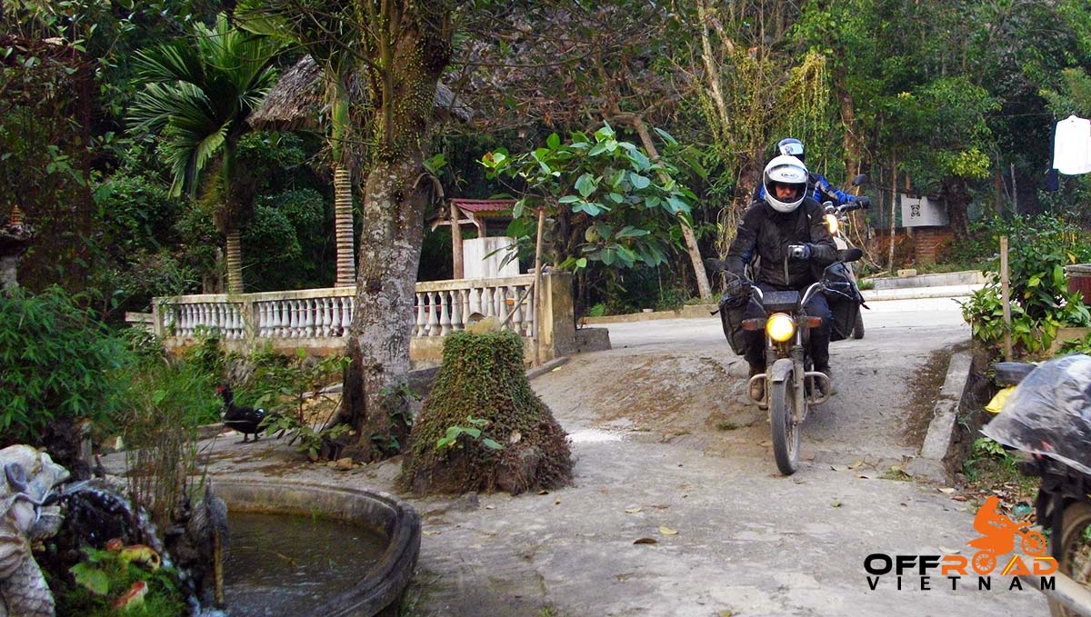 Offroad Vietnam Motorbike Adventures - Ms. Linda Parker's Reviews (England), Big North Vietnam motorcycle tour reviews.