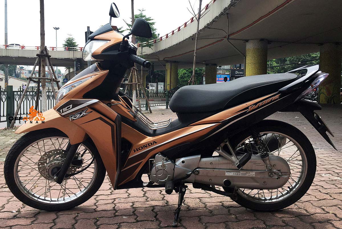 Offroad Vietnam Scooter Rental - Honda Wave Series 110cc In Hanoi: Honda Wave RSX110 black.